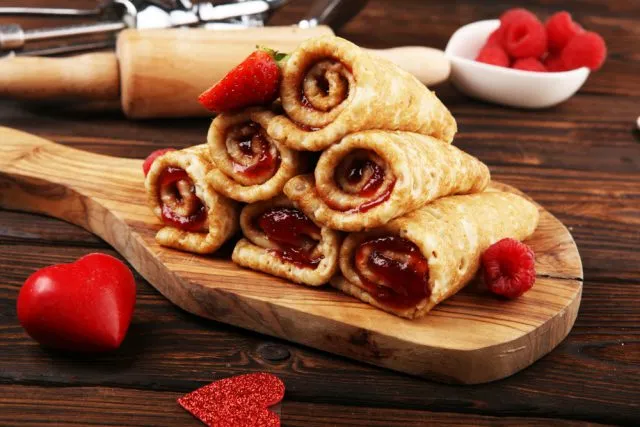 Naleśniki. Poznaj pomysły na farsz do naleśników na słodko i słono!