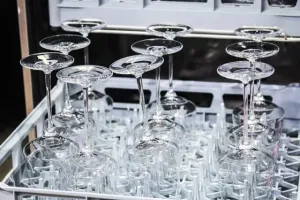Zmywarki gastronomiczne – na co zwrócić uwagę przy zakupie?