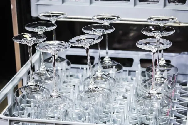 Zmywarki gastronomiczne – na co zwrócić uwagę przy zakupie?